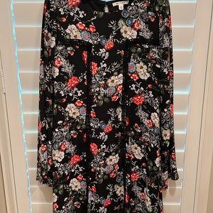 Black floral dress with long bell sleeves❤️